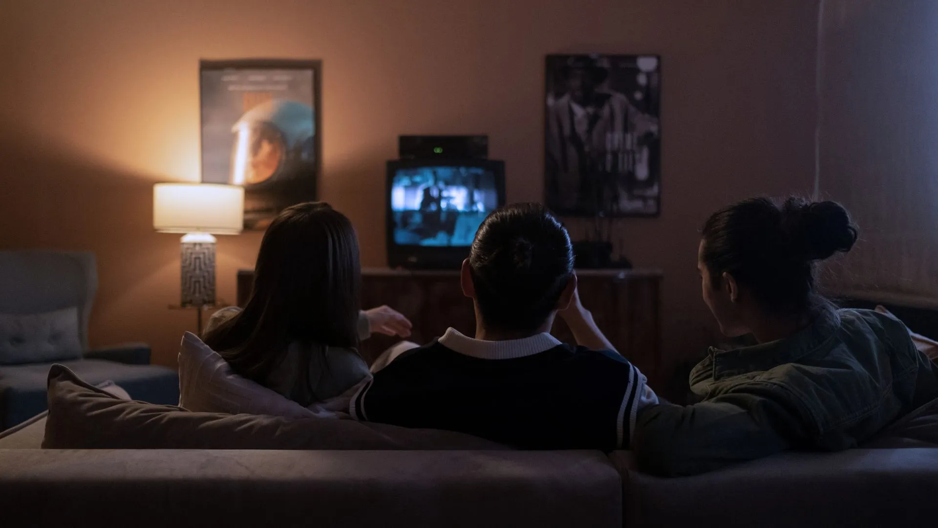 Feabox F1 Pro streaming box lifestyle